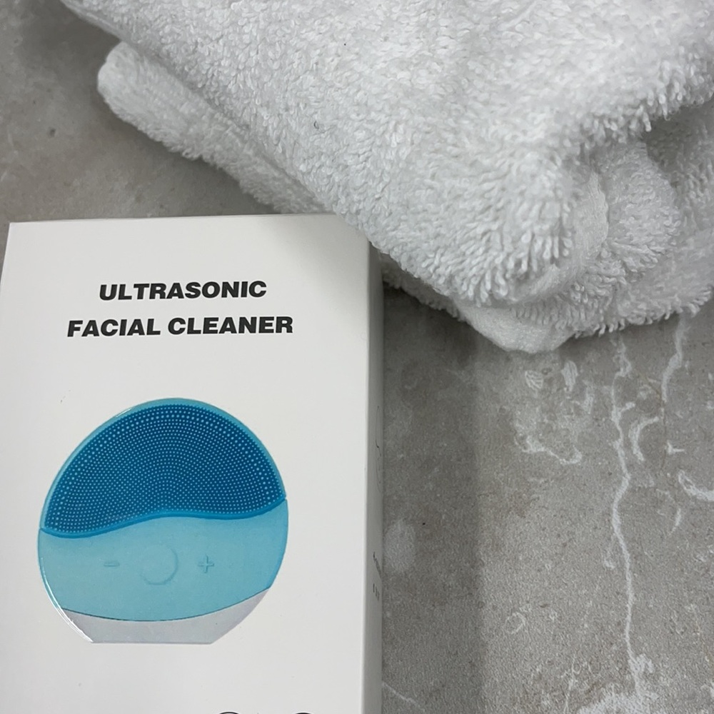 Ultrasonic Facial Cleaner, Variable speed, Silicone
